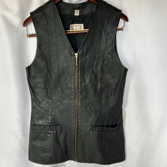 ADA black leather women’s vest. Size Small. Two pockets in front. - Picture 7 of 11